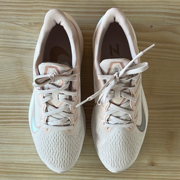 New Nike Winflo 10 Women's Road Running Shoes Size 11 - Picture 2 of 7